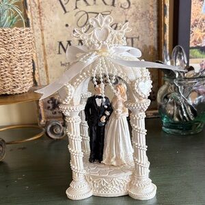 Romantic Vintage Wedding Cake Topper Bride and Groom Resin Arch - Ivory